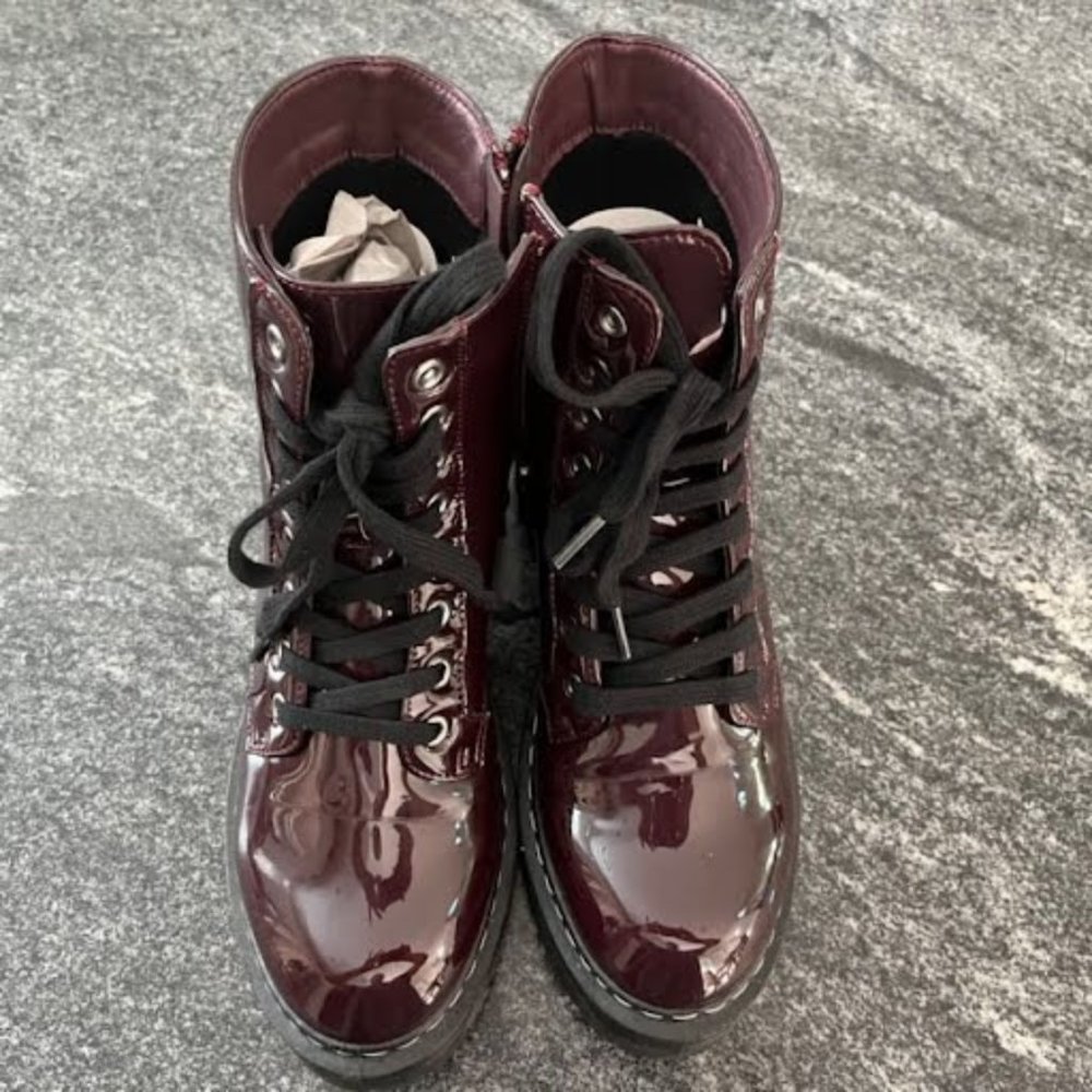 True Craft patent leather shoes (burgundy)